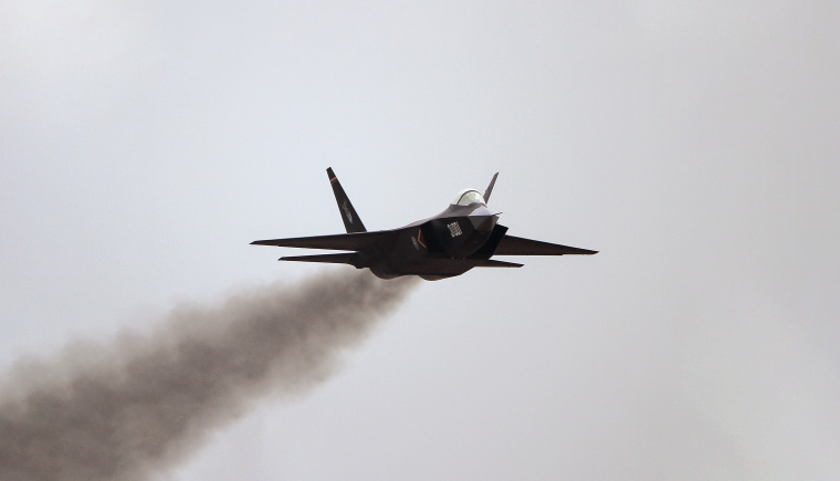 FC-31戰(zhàn)斗機“屁股冒煙”是因為燒機油？